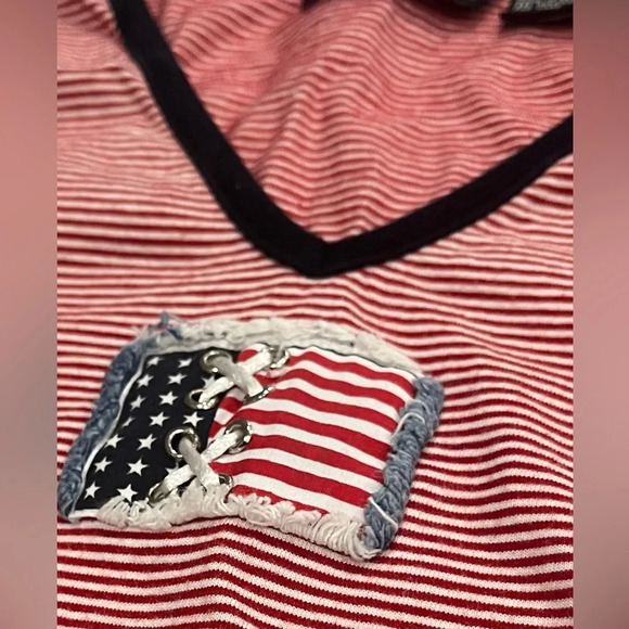 Requirements red, white and blue short sleeved t-shirt, size Large. - Picture 2 of 5